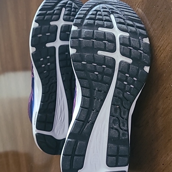 ASICS shoes - Picture 4 of 5